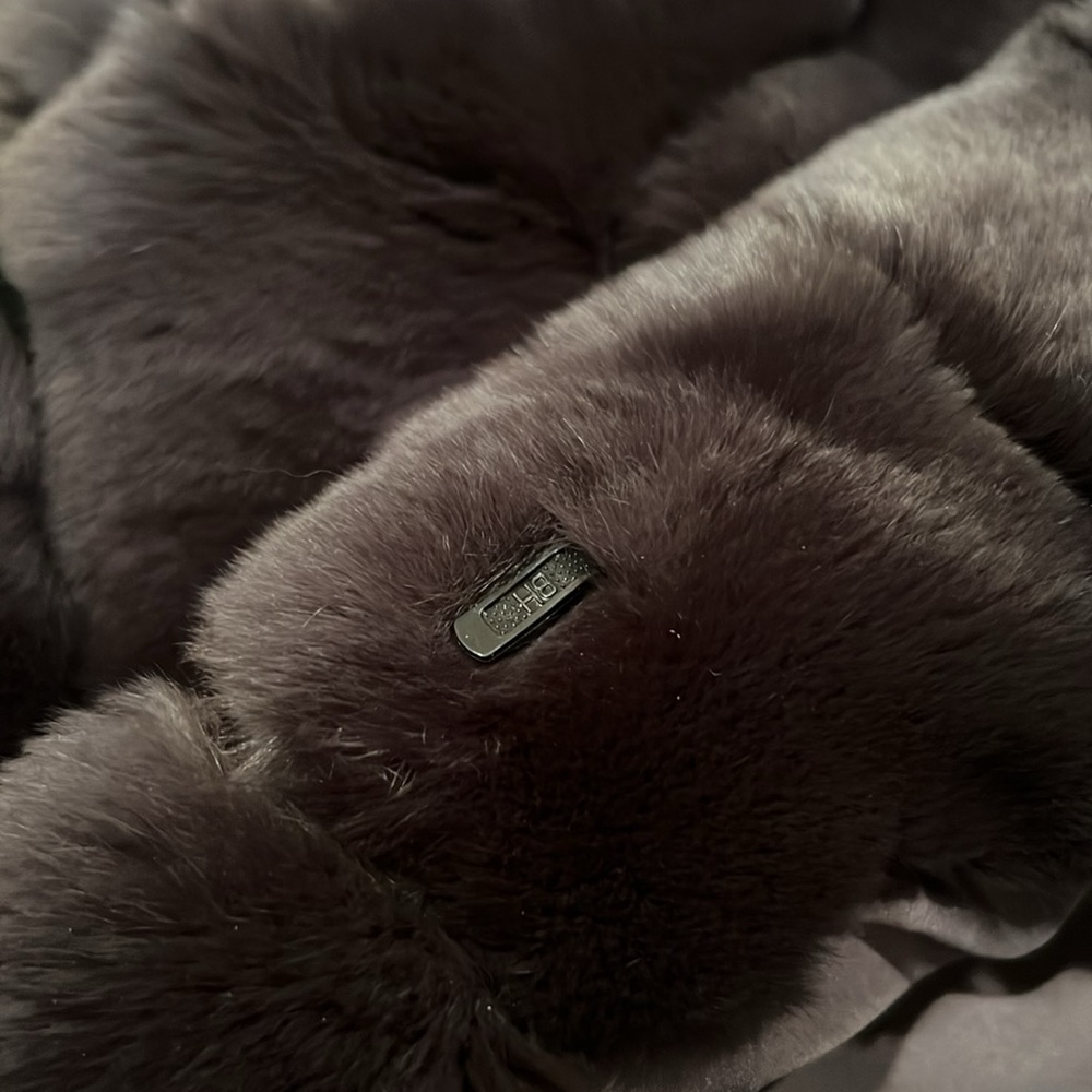 Suprema | NEW Fur Coat Size 40 ♥️Price Firm♥️ - Picture 9 of 10